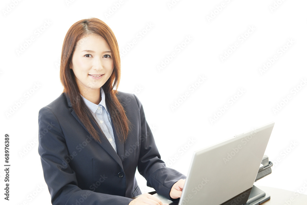 PCで仕事中のOL PCで仕事中のOL
