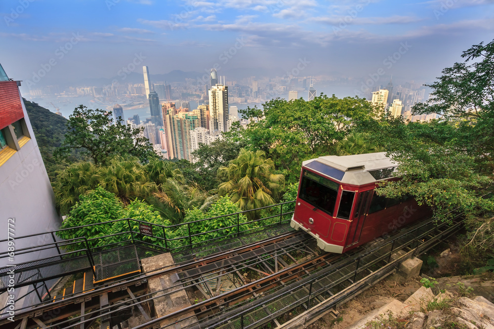 Fototapeta premium The Victoria Peak Tram and Hong Kong city skyline