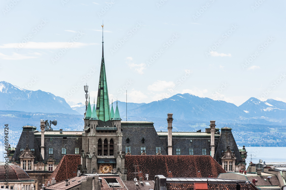 Obraz premium Clock Tower Scene in city