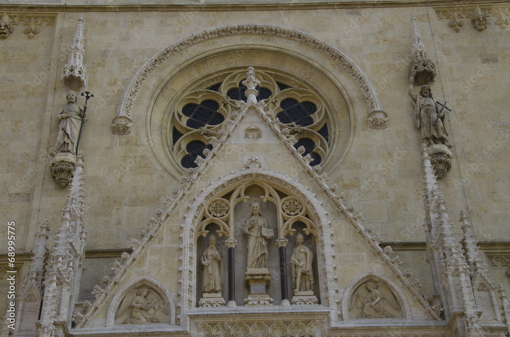 decoration above zagreb cathedral doors