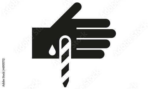 Hand durchbohrt