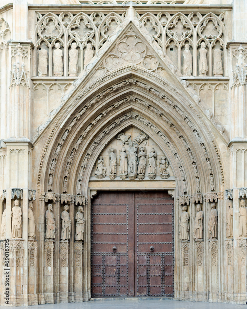puerta de la catedral de valencia