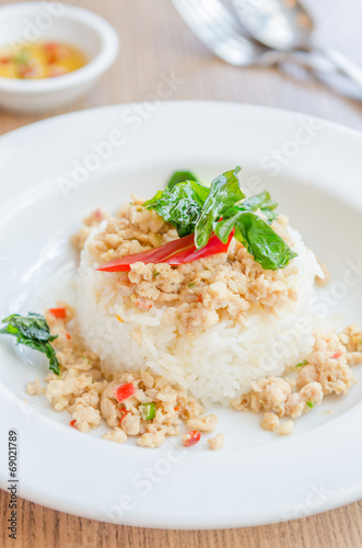 Spicy fried chicken with basil and rice