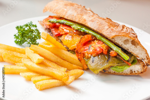 vegetables sandwitch serve with fried potato