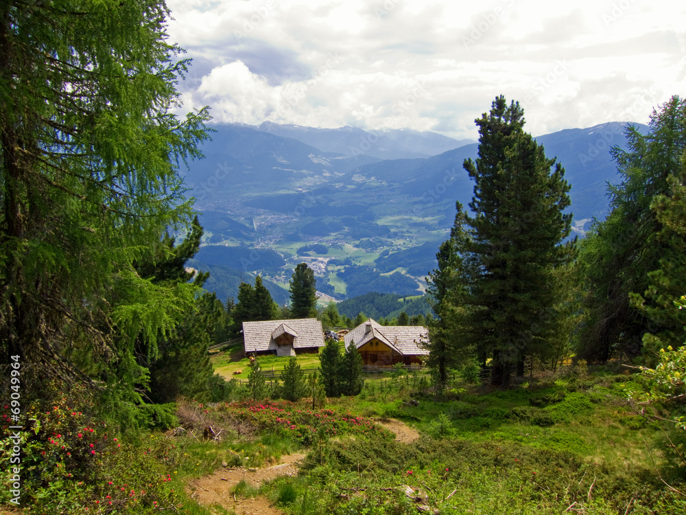Aufstieg zur Lüsner Alm, Blick gen Bruneck, Südtirol