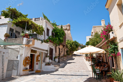 Fototapeta Turyści odpoczywają w restauracji w Rethymno. Kreta, Grecja.
