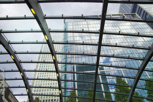 London tube, Canary Wharf station photo