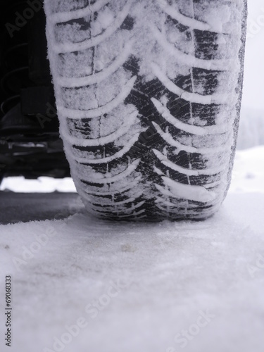 tires leave footprints snow © flucas