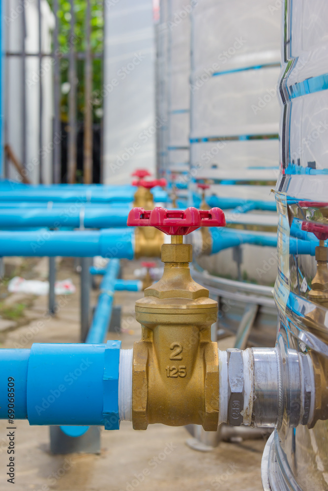 Water valve connects to Stainless steel tank Water valve connects to Stainless steel tank