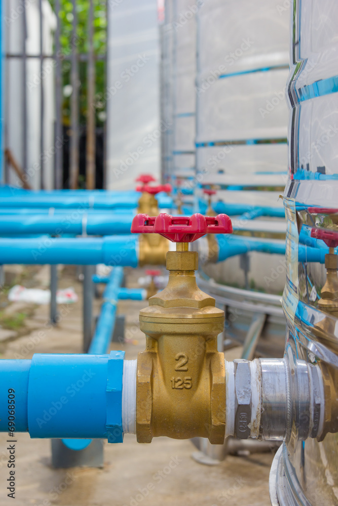 Water valve connects to Stainless steel tank