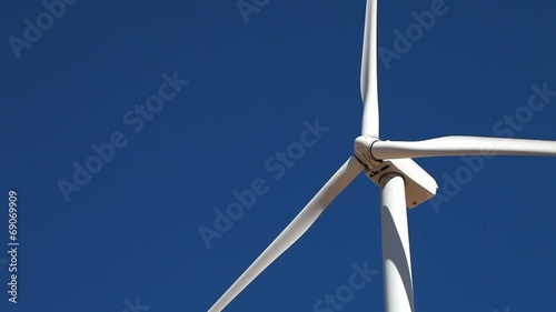 青空と風力発電機_7