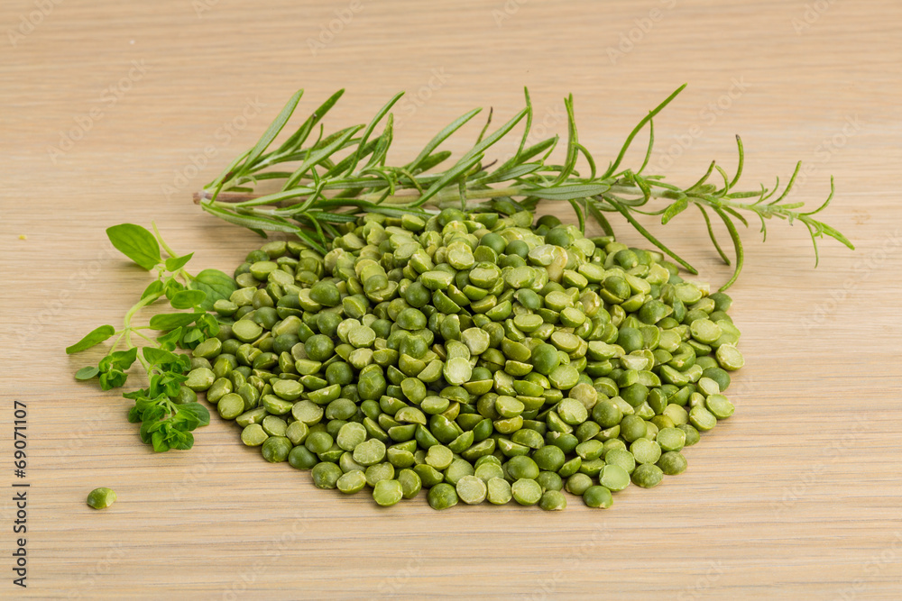 Dry green peas