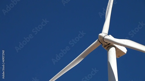 青空と風力発電機_6