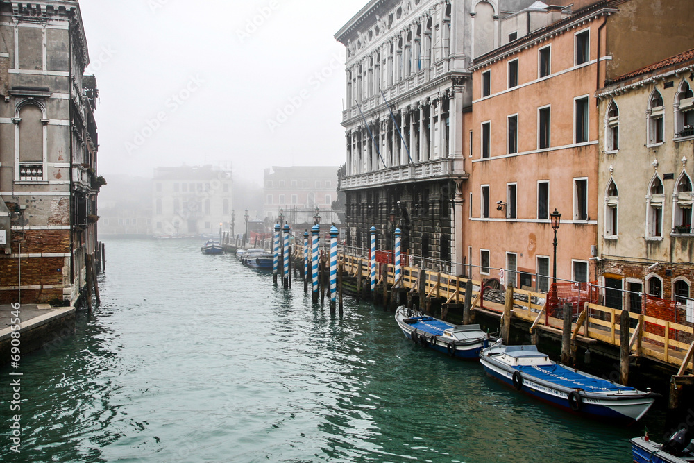 Fototapeta premium canal view in italy
