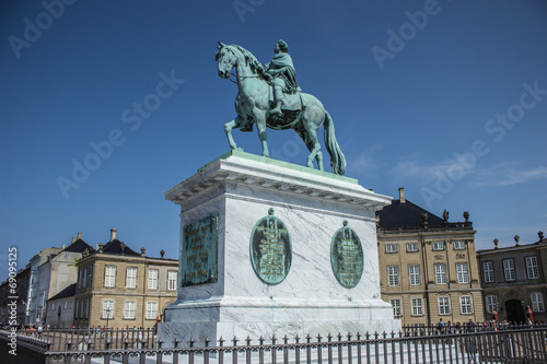 Rytterstatuen av Frederik V Amalienborg slottsplass København photo