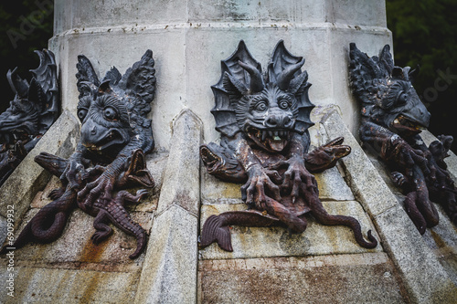 Foto guardian, devil figure, bronze sculpture with demonic gargoyles