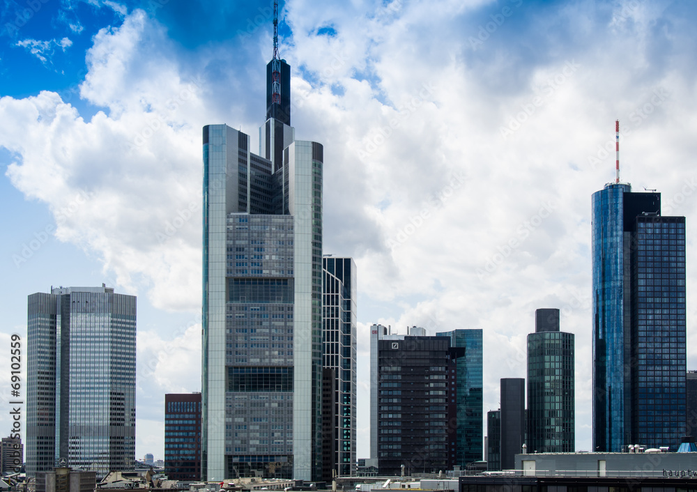Fototapeta premium Skyline budynków biznesowych we Frankfurcie w Niemczech