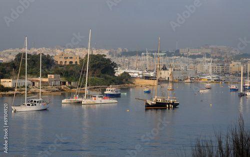 Malta, the picturesque bay of Valetta photo