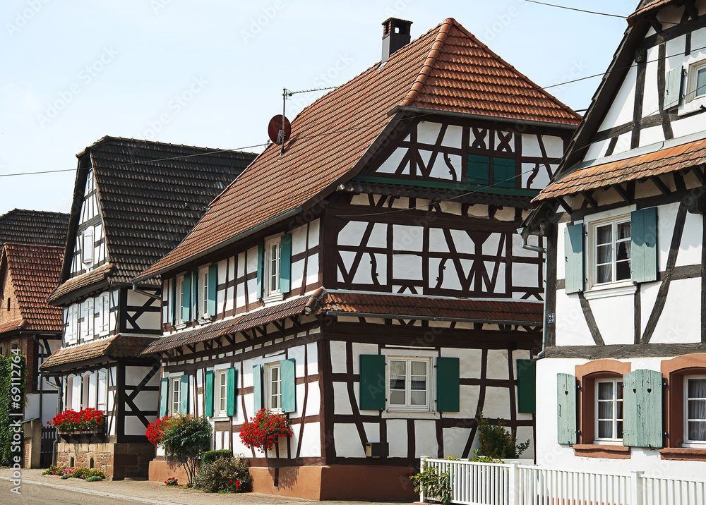rue de village Alsacien avec maison à colombage