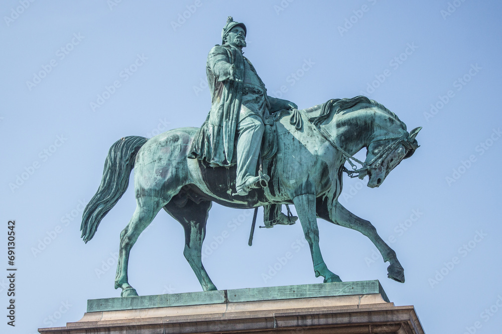 Fototapeta premium Rytterstatuen av Frederik VII Christiansborg Slot København