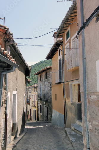 Calle típica, Guisando, Ávila, España