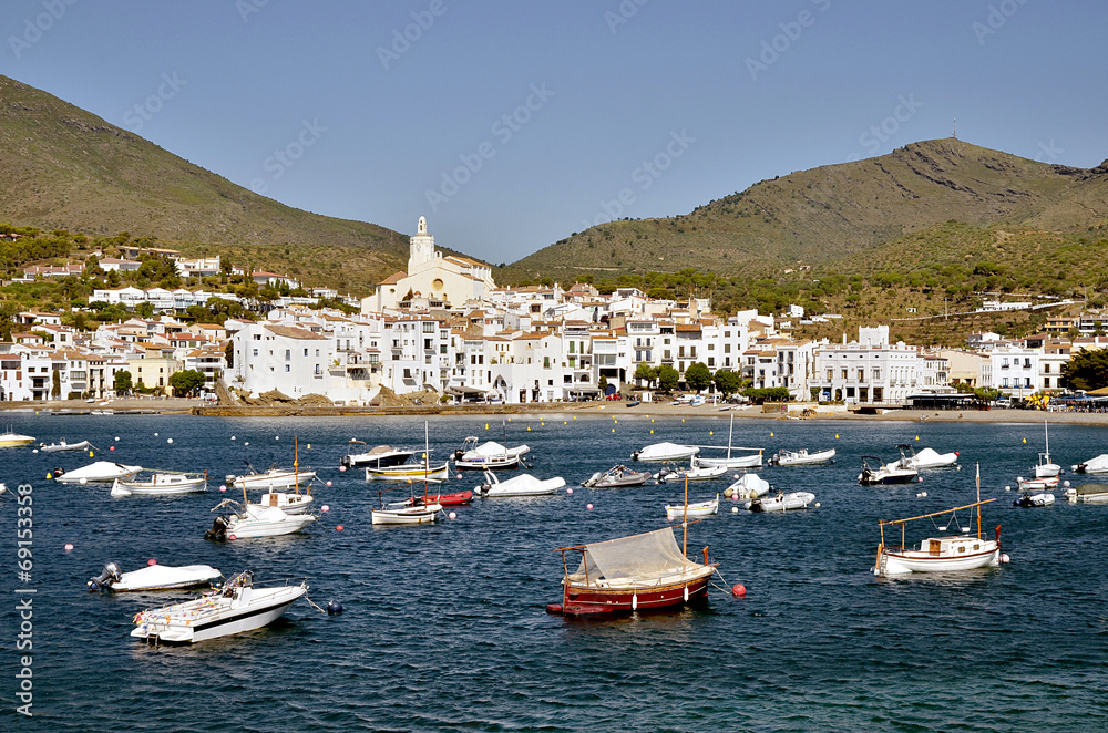 Port and town of Cadaqués in Spain - obrazy, fototapety, plakaty 
