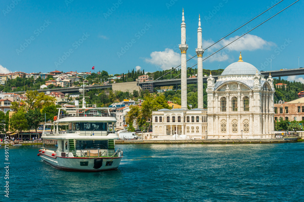 Naklejka premium Ortakoy Mosque