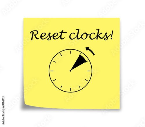 Sticky note reminder to set clocks back