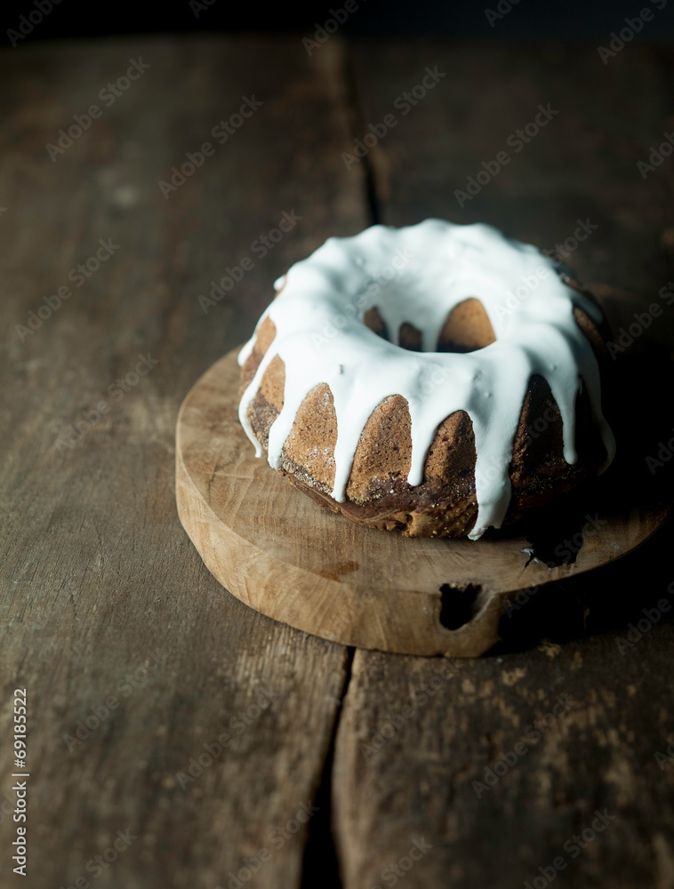 Ring cake with tangy lemon icing