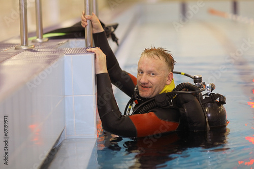 man teaches diving in the pool, swim coach