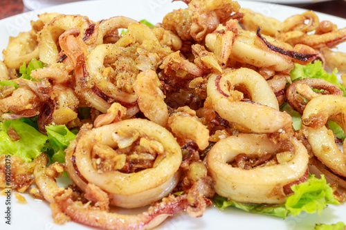Deep fried squid with garlic and pepper