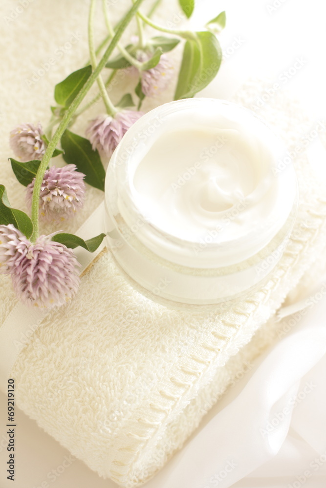 moisturizer and lotion for beauty image