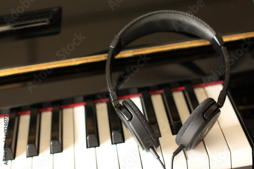 Silent piano