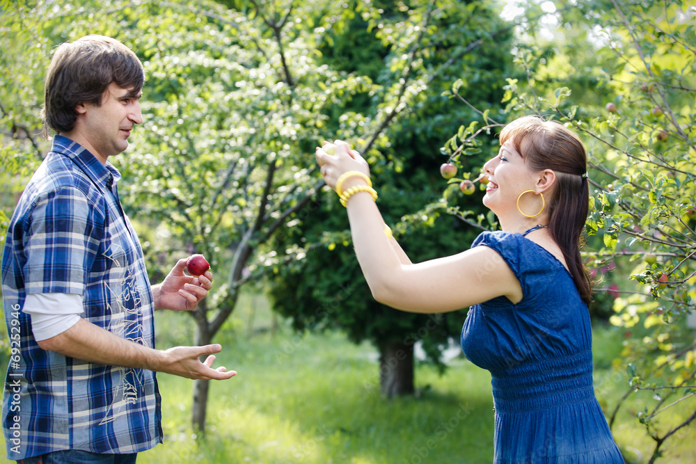 Fototapeta premium young couple in garden
