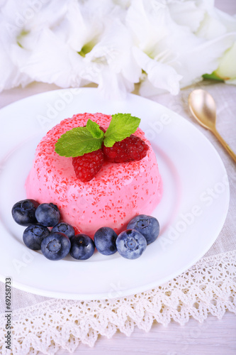 Round shaped cake with berries