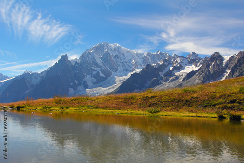 Fototapeta Naklejka Na Ścianę i Meble -  Mont Blanc glacier reflected