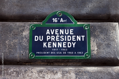 Avenue du President Kennedy in Paris