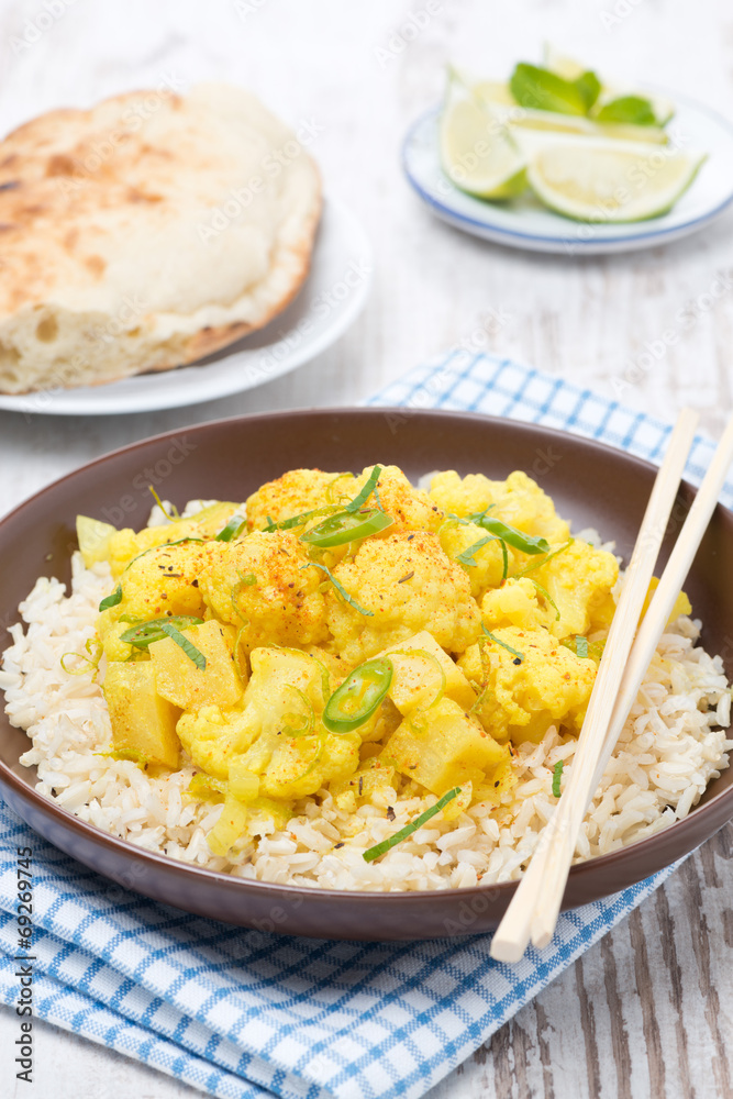 vegetable curry with cauliflower, lime and rice