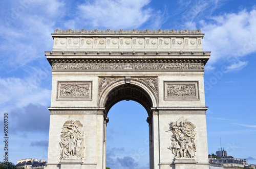 Arc de Triomphe in Paris © chrisdorney
