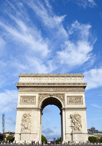 Arc de Triomphe in Paris © chrisdorney
