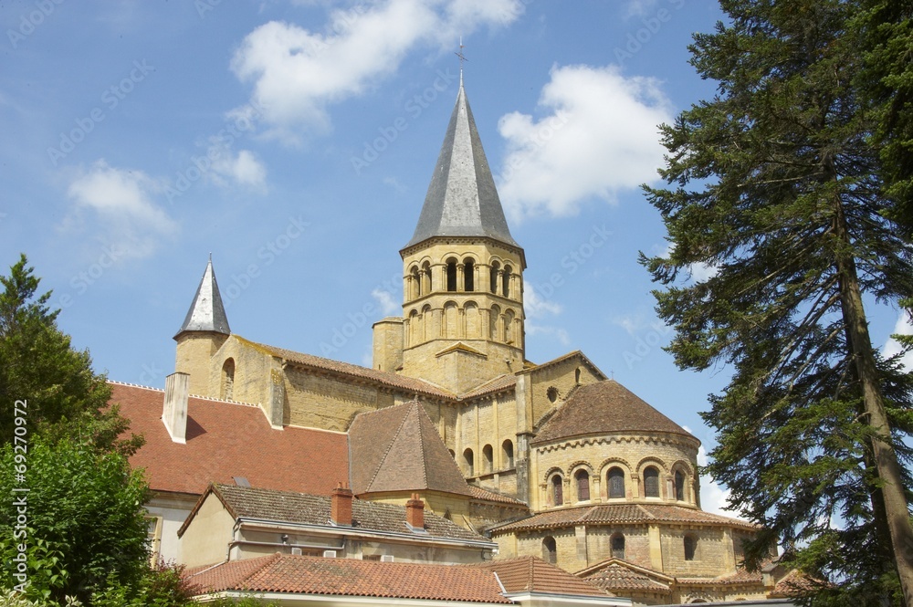 abbaye de paray le monial en bourgogne france