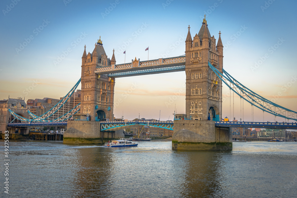 Fototapeta premium Famous Tower Bridge at sunset, London, England