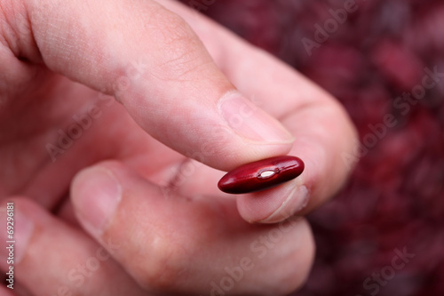 Kidney bean in the fingers