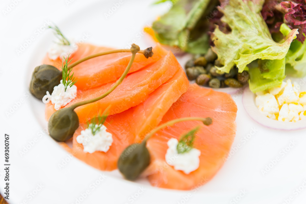 Smoked salmon salad