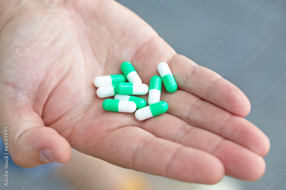 the doctor gave the patient medication capsules the doctor gave the patient medication capsules