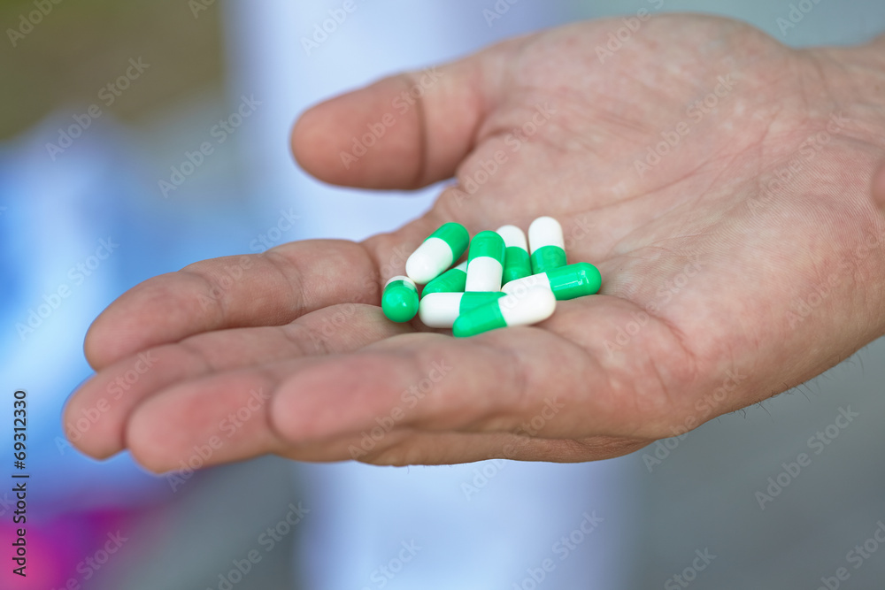 the doctor gave the patient medication capsules the doctor gave the patient medication capsules