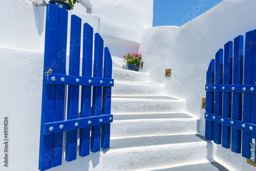 Fototapeta Naklejka Na Ścianę i Meble -  Staircase And Traditional Architecture In Santorini, Greece