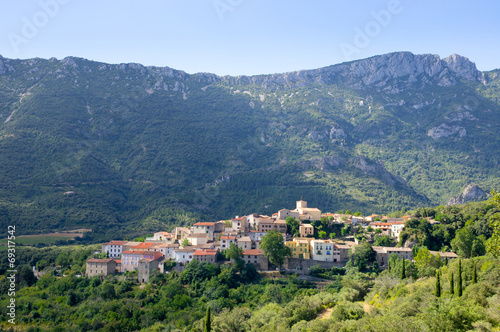 Duilhac-sous-Peyrepertuse, general view