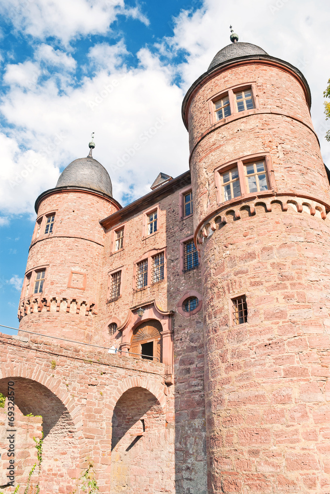 Das mächtige Burgtor der Burg Wertheim am Main
