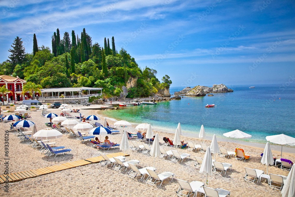 Obraz premium Beautiful sand beach on Ionian Sea in Parga, Greece.